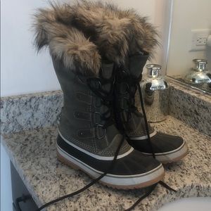 Sorel Joan of arctic boots size 9. LIKE NEW